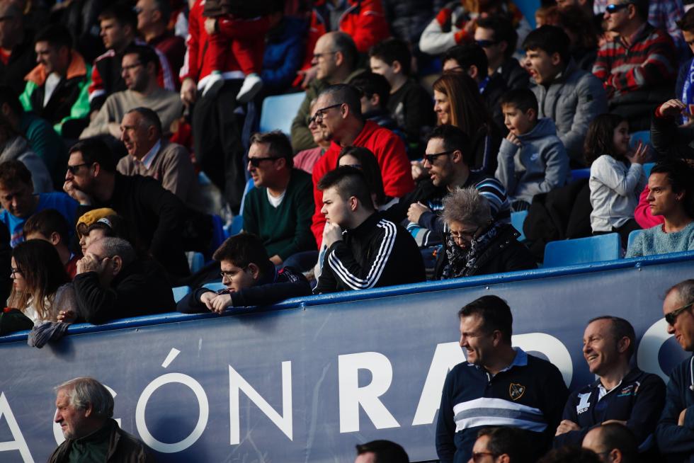El Real Zaragoza ha llevado a cabo este mediodía en el estadio de La Romareda una sesión de entrenamiento en la que los futbolistas del conjunto aragonés han estado acompañados por más de cinco mil aficionados