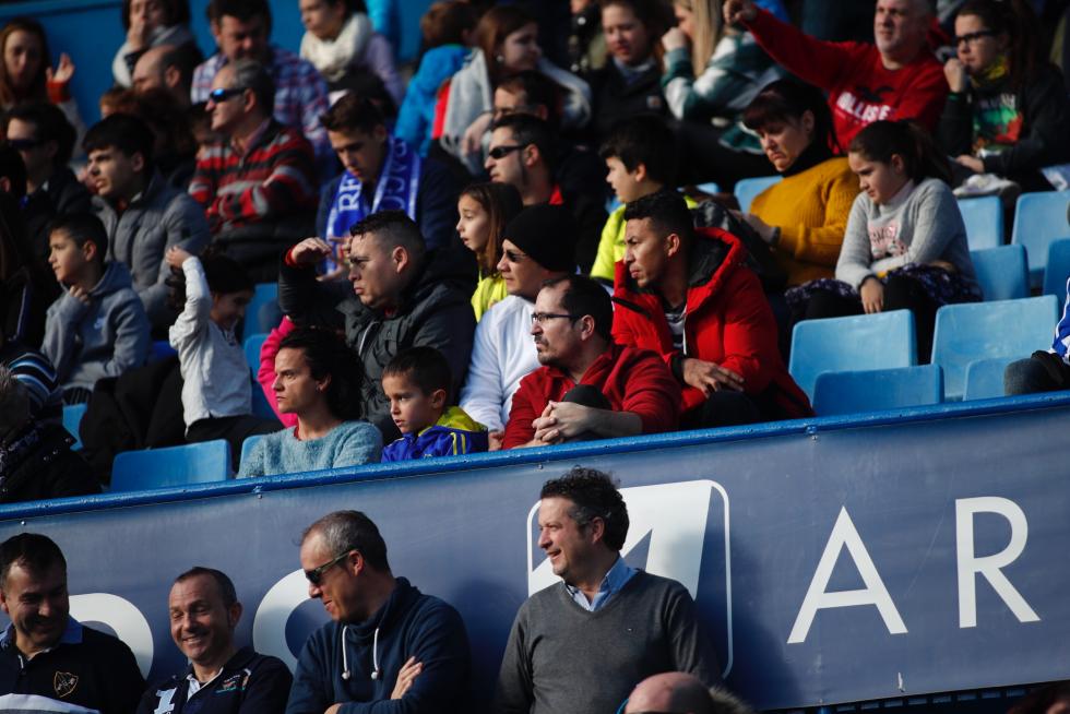 El Real Zaragoza ha llevado a cabo este mediodía en el estadio de La Romareda una sesión de entrenamiento en la que los futbolistas del conjunto aragonés han estado acompañados por más de cinco mil aficionados