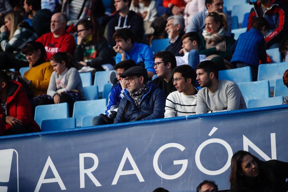 El Real Zaragoza ha llevado a cabo este mediodía en el estadio de La Romareda una sesión de entrenamiento en la que los futbolistas del conjunto aragonés han estado acompañados por más de cinco mil aficionados