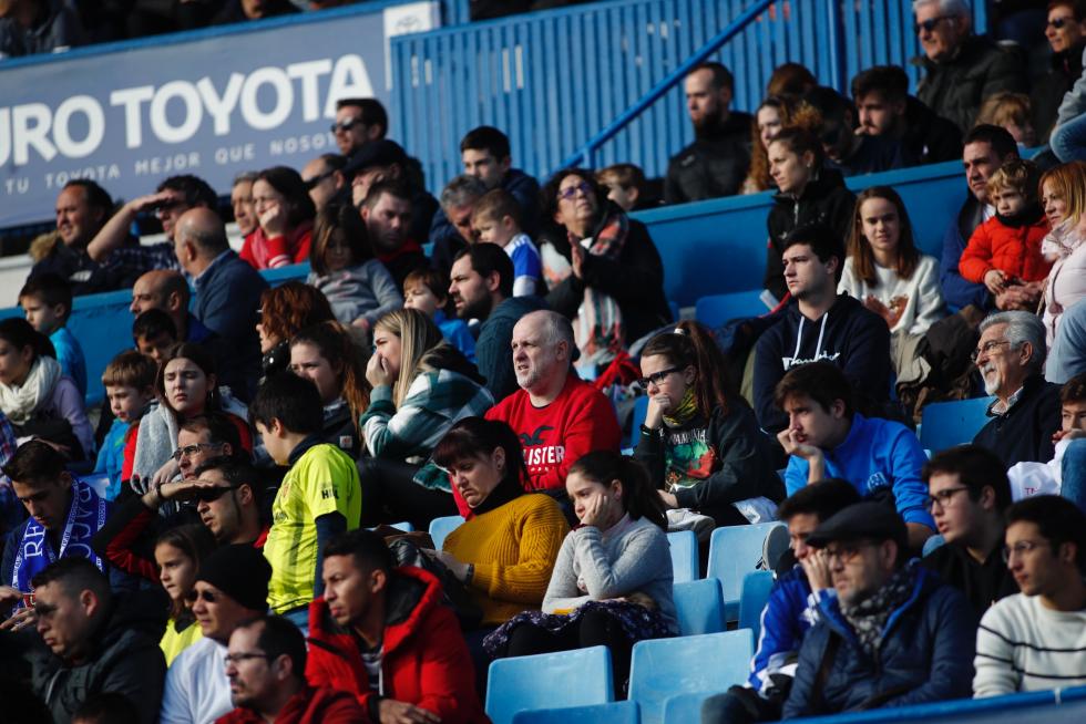 El Real Zaragoza ha llevado a cabo este mediodía en el estadio de La Romareda una sesión de entrenamiento en la que los futbolistas del conjunto aragonés han estado acompañados por más de cinco mil aficionados