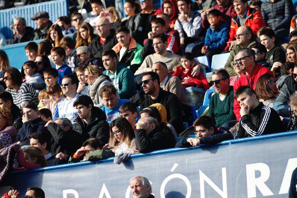 El Real Zaragoza ha llevado a cabo este mediodía en el estadio de La Romareda una sesión de entrenamiento en la que los futbolistas del conjunto aragonés han estado acompañados por más de cinco mil aficionados