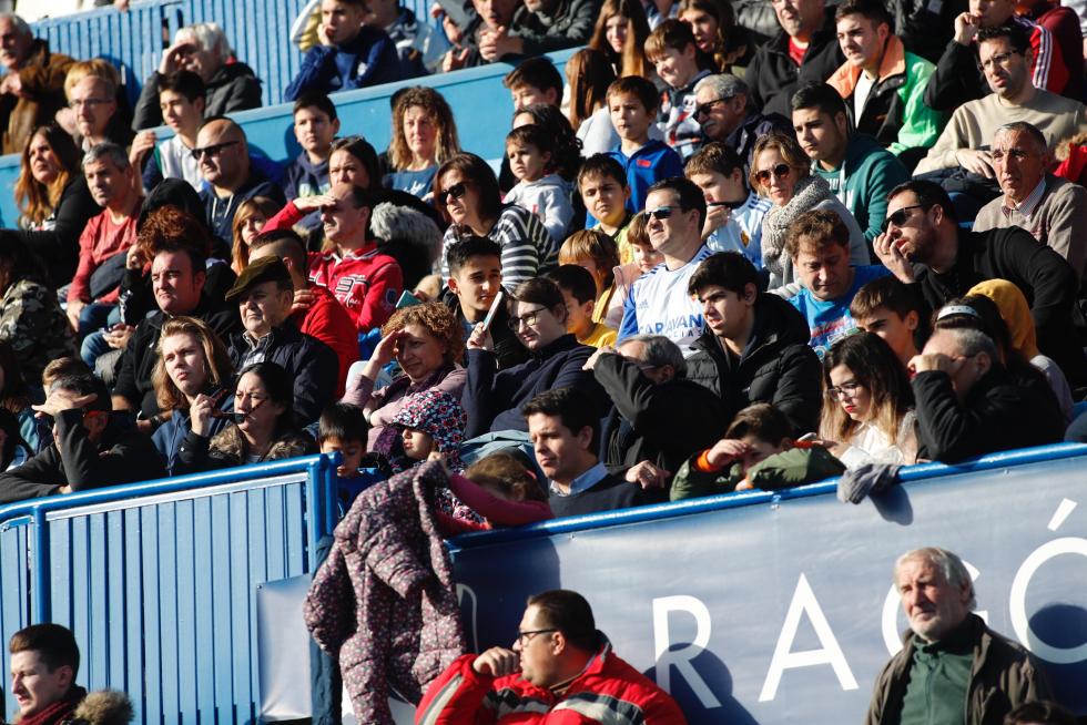 El Real Zaragoza ha llevado a cabo este mediodía en el estadio de La Romareda una sesión de entrenamiento en la que los futbolistas del conjunto aragonés han estado acompañados por más de cinco mil aficionados