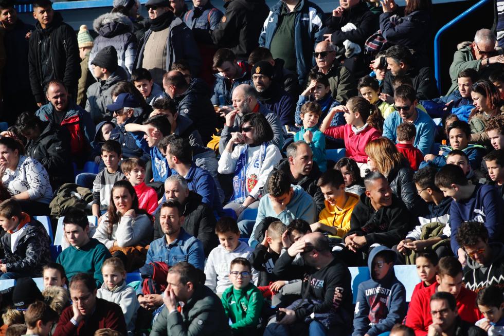 El Real Zaragoza ha llevado a cabo este mediodía en el estadio de La Romareda una sesión de entrenamiento en la que los futbolistas del conjunto aragonés han estado acompañados por más de cinco mil aficionados