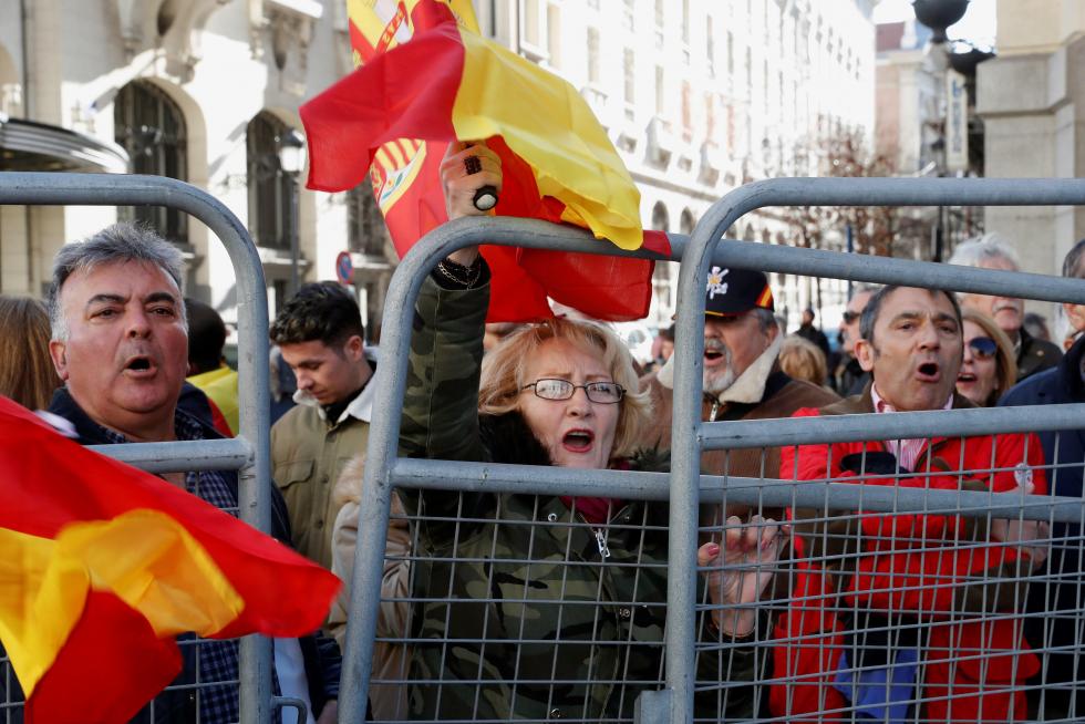 Manifestación celebrada a escasos metros del Congreso de los Diputados durante el transcurso del debate de investidura.
