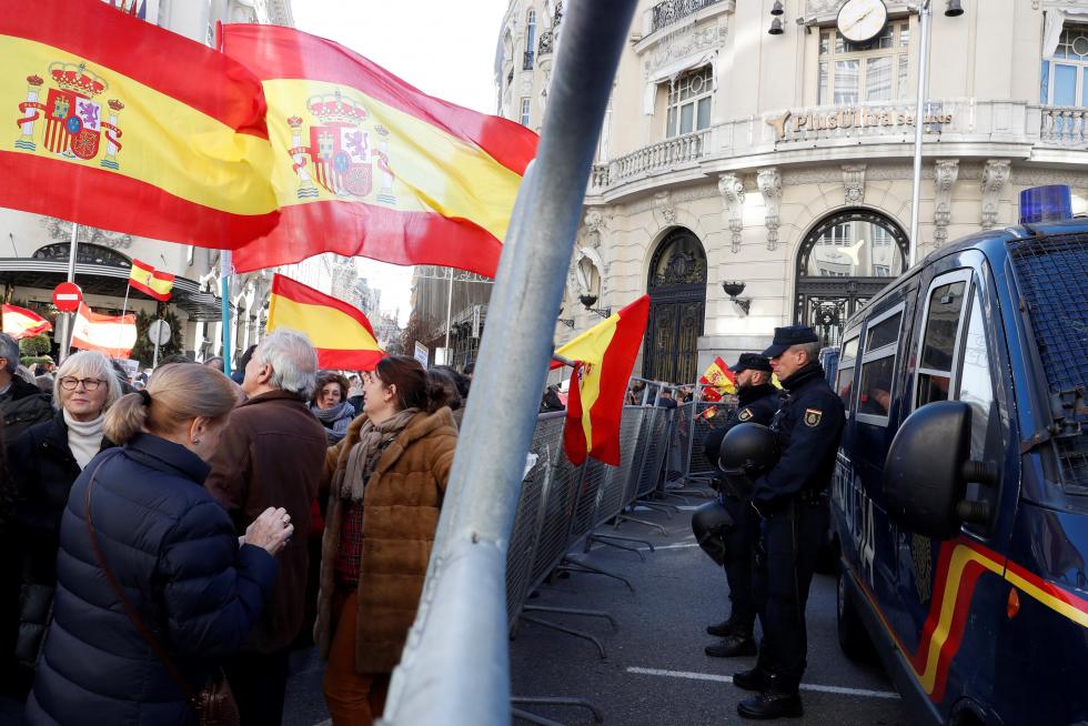 Manifestación celebrada a escasos metros del Congreso de los Diputados durante el transcurso del debate de investidura.