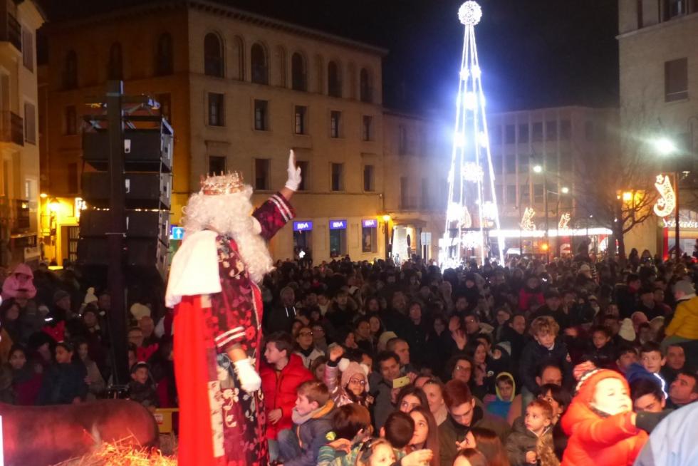 Los Reyes son fieles a la costumbre de llegar a Monzón en esta noche tan especial en tren
