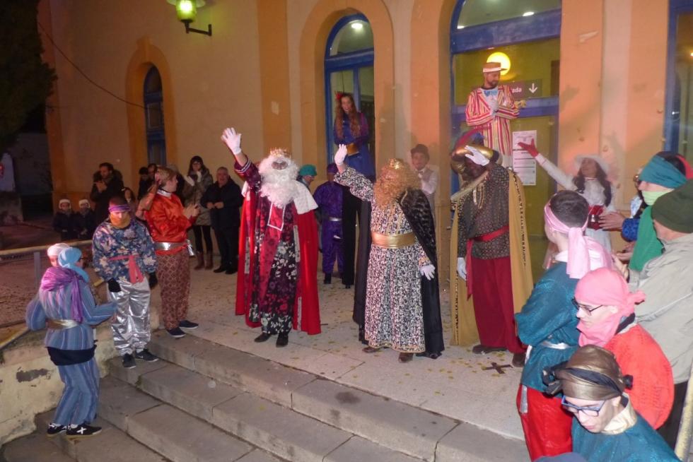 Los Reyes son fieles a la costumbre de llegar a Monzón en esta noche tan especial en tren