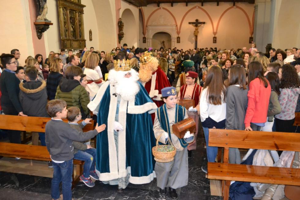 En Tauste, los Reyes acuden a la iglesia de Santa María para recoger un gran manojo de llaves con el que pueden abrir todas las puertas