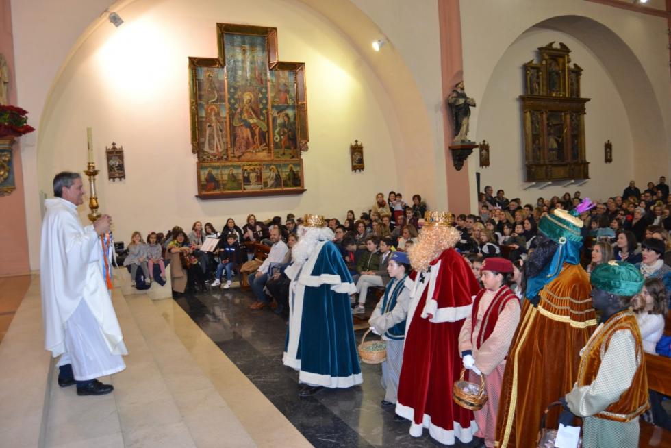 En Tauste, los Reyes acuden a la iglesia de Santa María para recoger un gran manojo de llaves con el que pueden abrir todas las puertas