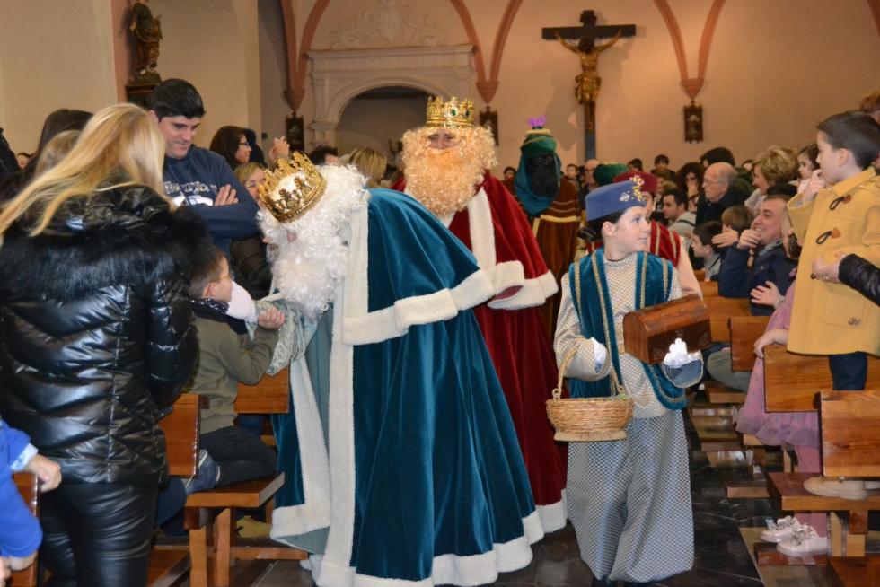 En Tauste, los Reyes acuden a la iglesia de Santa María para recoger un gran manojo de llaves con el que pueden abrir todas las puertas
