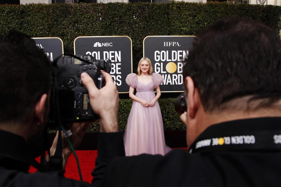 Beverly Hills (United States), 05/01/2020.- Kirsten Dunst arrives for the 77th annual Golden Globe Awards ceremony at the Beverly Hilton Hotel, in Beverly Hills, California, USA, 05 January 2020. *** Local Caption *** 52514391 (Estados Unidos) EFE/EPA/NINA PROMMER *** Local Caption *** 52514391 Arrivals - 77th Golden Globe Awards