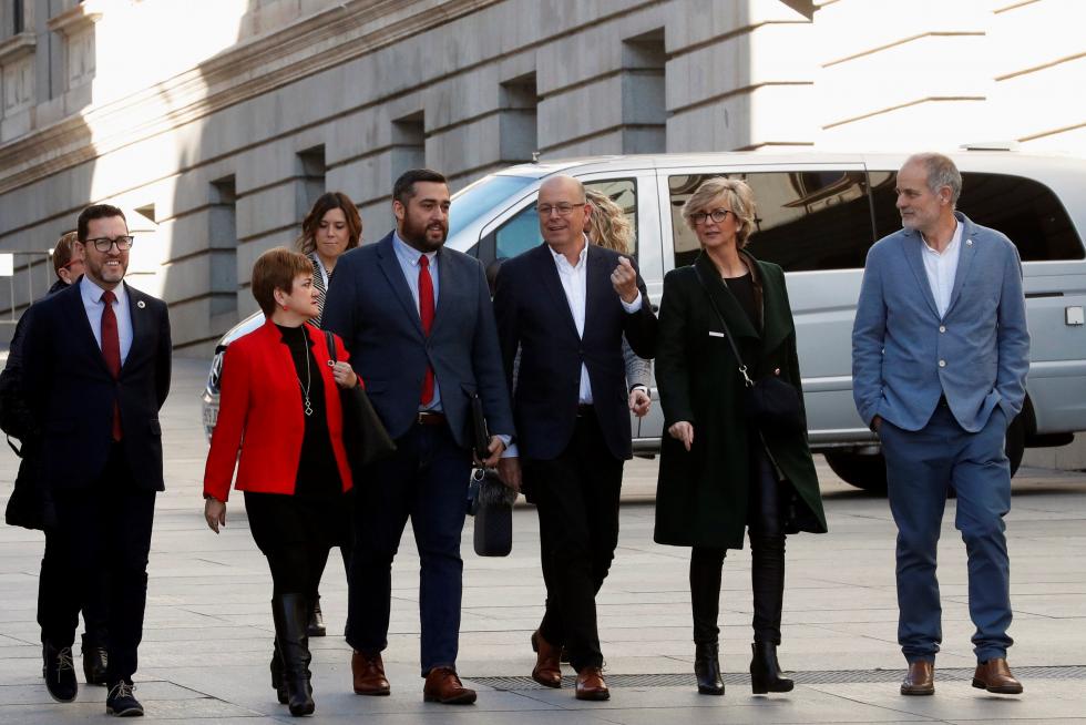Imágenes del tercer pleno de investidura de Pedro Sánchez, que se somete a una segunda votación este martes para alcanzar la presidencia del Gobierno de España.