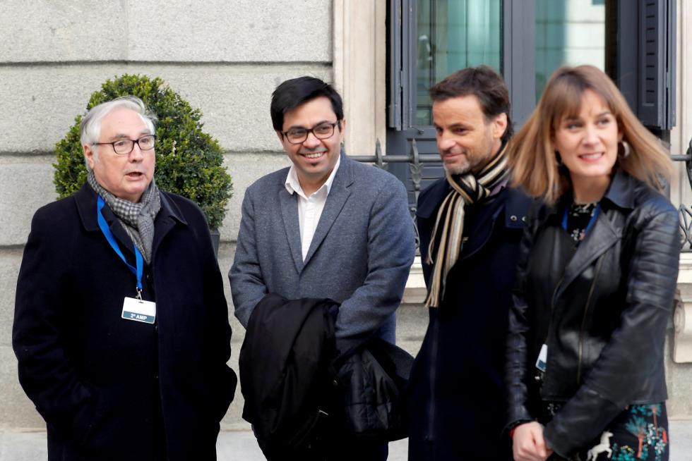 Imágenes del tercer pleno de investidura de Pedro Sánchez, que se somete a una segunda votación este martes para alcanzar la presidencia del Gobierno de España.