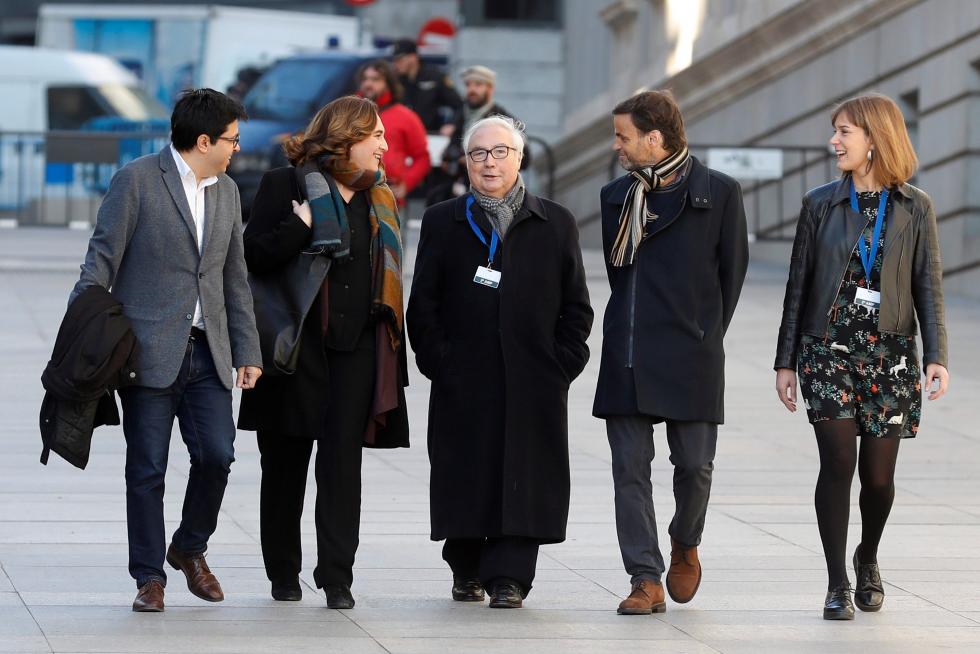 Imágenes del tercer pleno de investidura de Pedro Sánchez, que se somete a una segunda votación este martes para alcanzar la presidencia del Gobierno de España.
