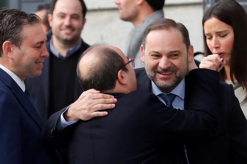 Imágenes del tercer pleno de investidura de Pedro Sánchez, que se somete a una segunda votación este martes para alcanzar la presidencia del Gobierno de España.