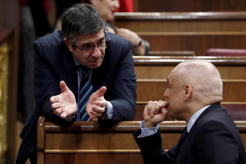 Imágenes del tercer pleno de investidura de Pedro Sánchez, que se somete a una segunda votación este martes para alcanzar la presidencia del Gobierno de España.