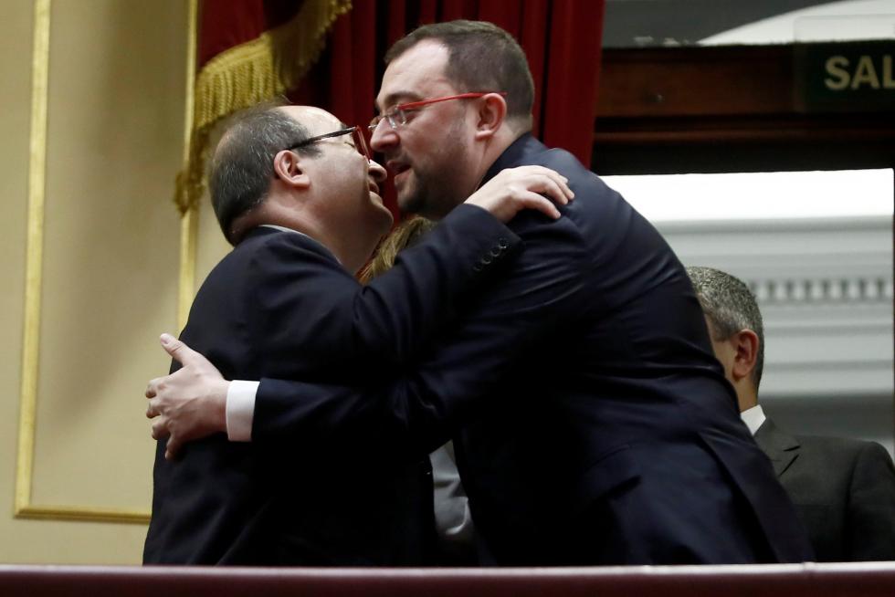 Imágenes del tercer pleno de investidura de Pedro Sánchez, que se somete a una segunda votación este martes para alcanzar la presidencia del Gobierno de España.