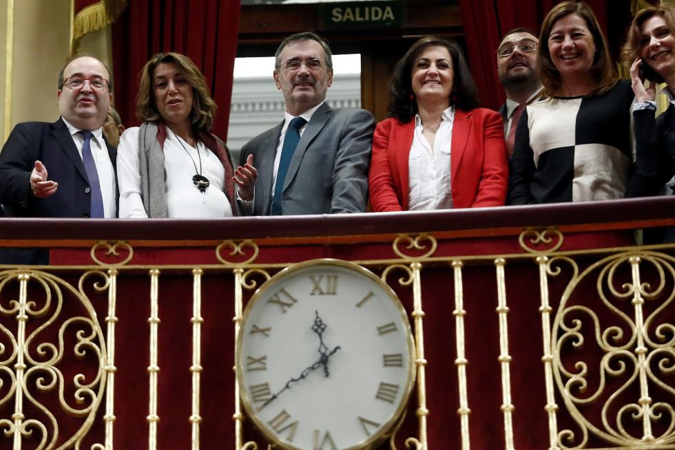 Imágenes del tercer pleno de investidura de Pedro Sánchez, que se somete a una segunda votación este martes para alcanzar la presidencia del Gobierno de España.