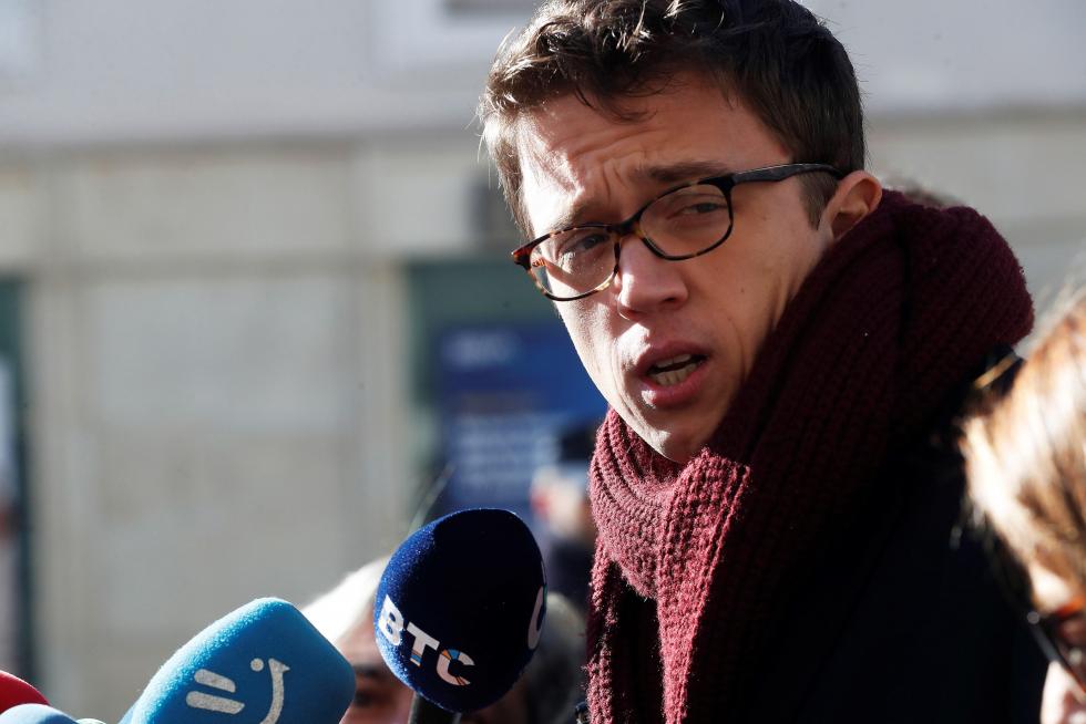 Imágenes del tercer pleno de investidura de Pedro Sánchez, que se somete a una segunda votación este martes para alcanzar la presidencia del Gobierno de España.