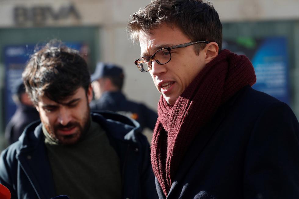 Imágenes del tercer pleno de investidura de Pedro Sánchez, que se somete a una segunda votación este martes para alcanzar la presidencia del Gobierno de España.