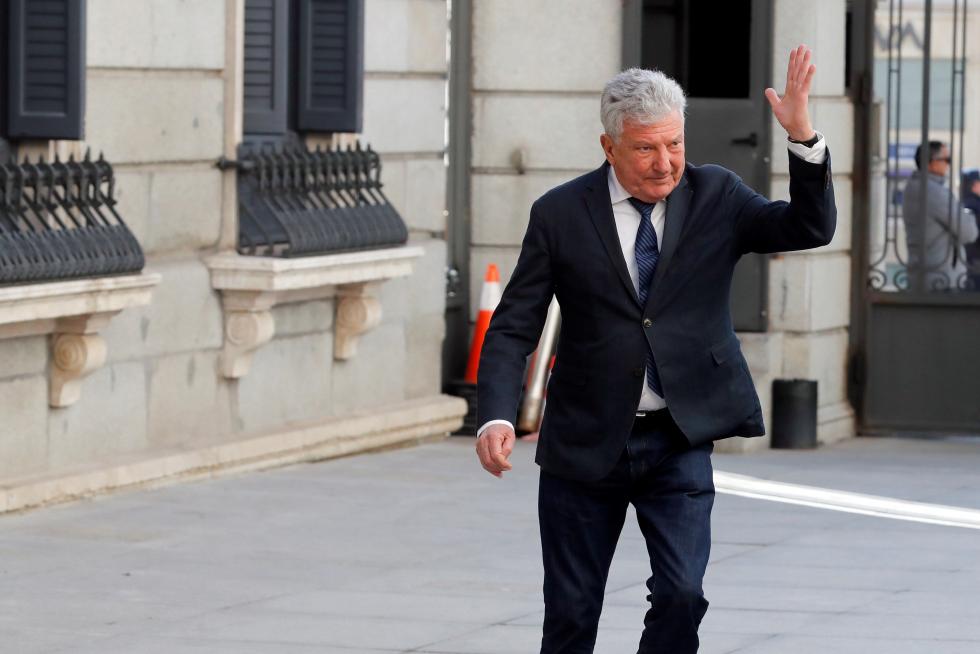 Imágenes del tercer pleno de investidura de Pedro Sánchez, que se somete a una segunda votación este martes para alcanzar la presidencia del Gobierno de España.