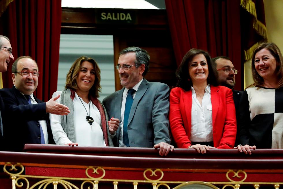 Imágenes del tercer pleno de investidura de Pedro Sánchez, que se somete a una segunda votación este martes para alcanzar la presidencia del Gobierno de España.