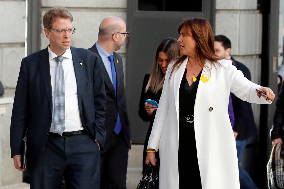 Imágenes del tercer pleno de investidura de Pedro Sánchez, que se somete a una segunda votación este martes para alcanzar la presidencia del Gobierno de España.
