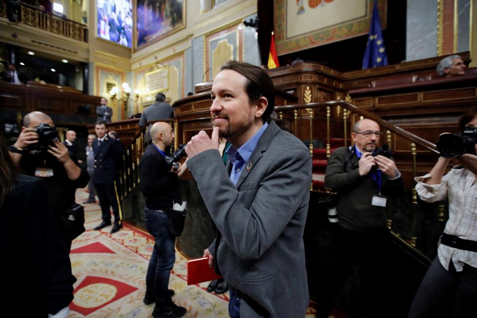 Imágenes del tercer pleno de investidura de Pedro Sánchez, que se somete a una segunda votación este martes para alcanzar la presidencia del Gobierno de España.