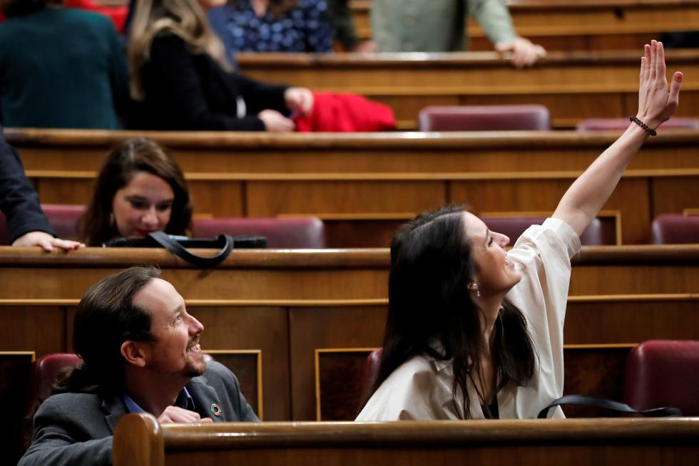 Imágenes del tercer pleno de investidura de Pedro Sánchez, que se somete a una segunda votación este martes para alcanzar la presidencia del Gobierno de España.