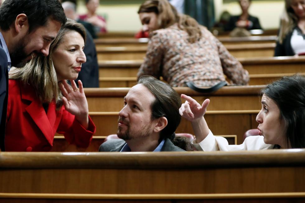 Imágenes del tercer pleno de investidura de Pedro Sánchez, que se somete a una segunda votación este martes para alcanzar la presidencia del Gobierno de España.
