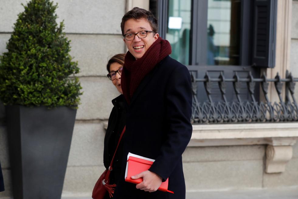 Imágenes del tercer pleno de investidura de Pedro Sánchez, que se somete a una segunda votación este martes para alcanzar la presidencia del Gobierno de España.