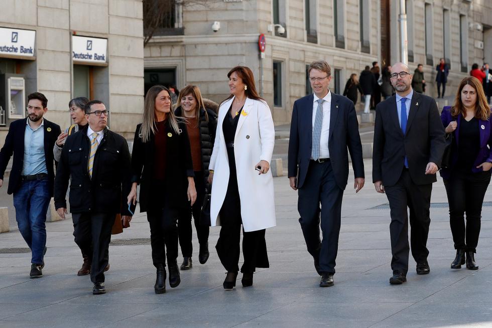 Imágenes del tercer pleno de investidura de Pedro Sánchez, que se somete a una segunda votación este martes para alcanzar la presidencia del Gobierno de España.