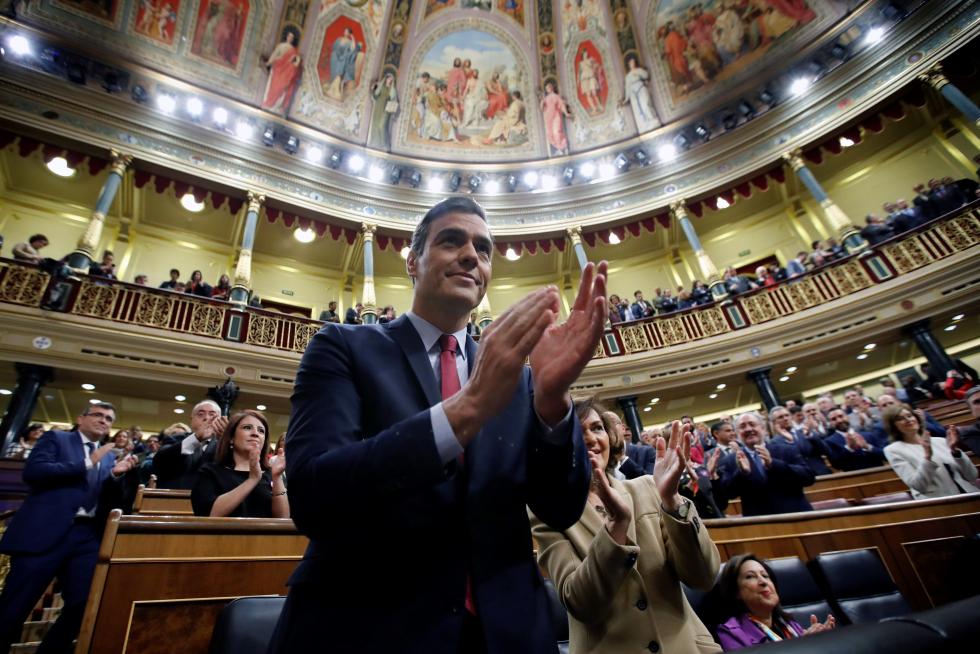 Imágenes del tercer pleno de investidura de Pedro Sánchez, que se somete a una segunda votación este martes para alcanzar la presidencia del Gobierno de España.