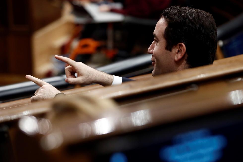 Imágenes del tercer pleno de investidura de Pedro Sánchez, que se somete a una segunda votación este martes para alcanzar la presidencia del Gobierno de España.