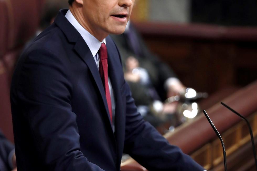 Imágenes del tercer pleno de investidura de Pedro Sánchez, que se somete a una segunda votación este martes para alcanzar la presidencia del Gobierno de España.