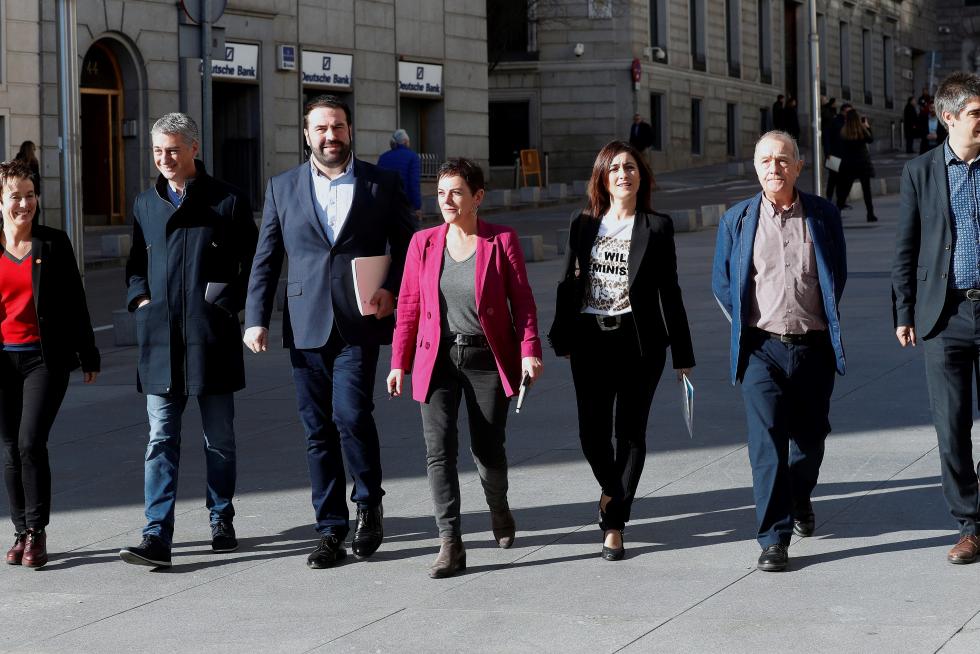 Imágenes del tercer pleno de investidura de Pedro Sánchez, que se somete a una segunda votación este martes para alcanzar la presidencia del Gobierno de España.