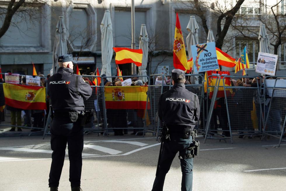 Imágenes del tercer pleno de investidura de Pedro Sánchez, que se somete a una segunda votación este martes para alcanzar la presidencia del Gobierno de España.