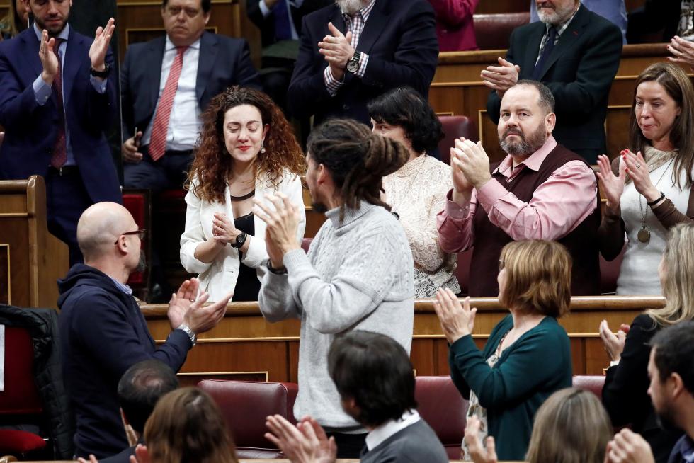Imágenes del tercer pleno de investidura de Pedro Sánchez, que se somete a una segunda votación este martes para alcanzar la presidencia del Gobierno de España.