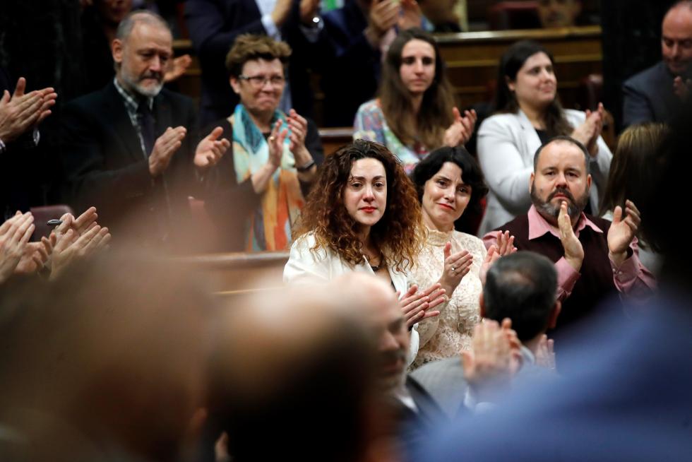 Imágenes del tercer pleno de investidura de Pedro Sánchez, que se somete a una segunda votación este martes para alcanzar la presidencia del Gobierno de España.