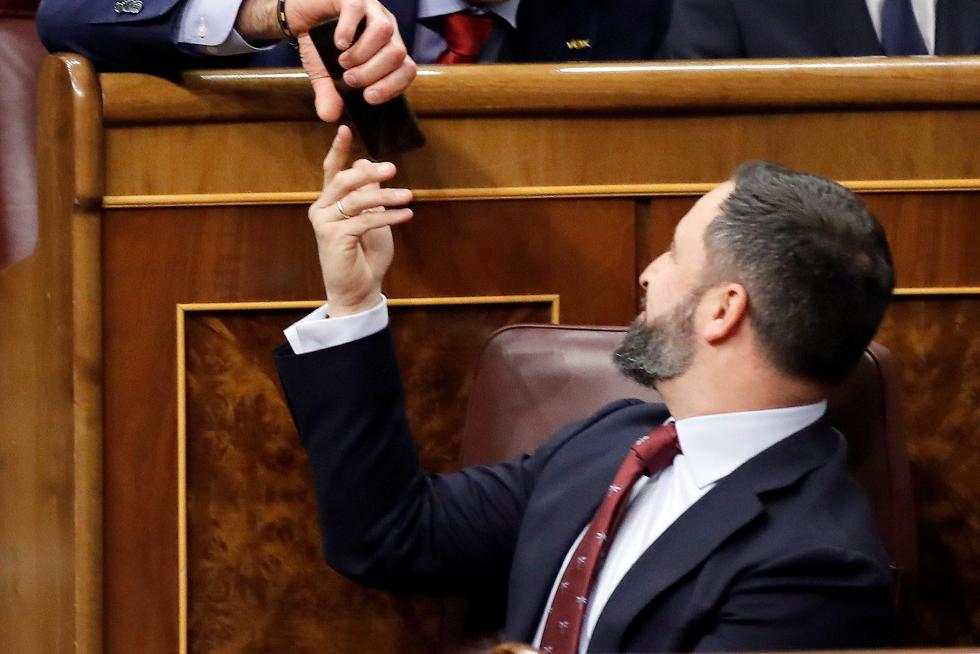 Imágenes del tercer pleno de investidura de Pedro Sánchez, que se somete a una segunda votación este martes para alcanzar la presidencia del Gobierno de España.