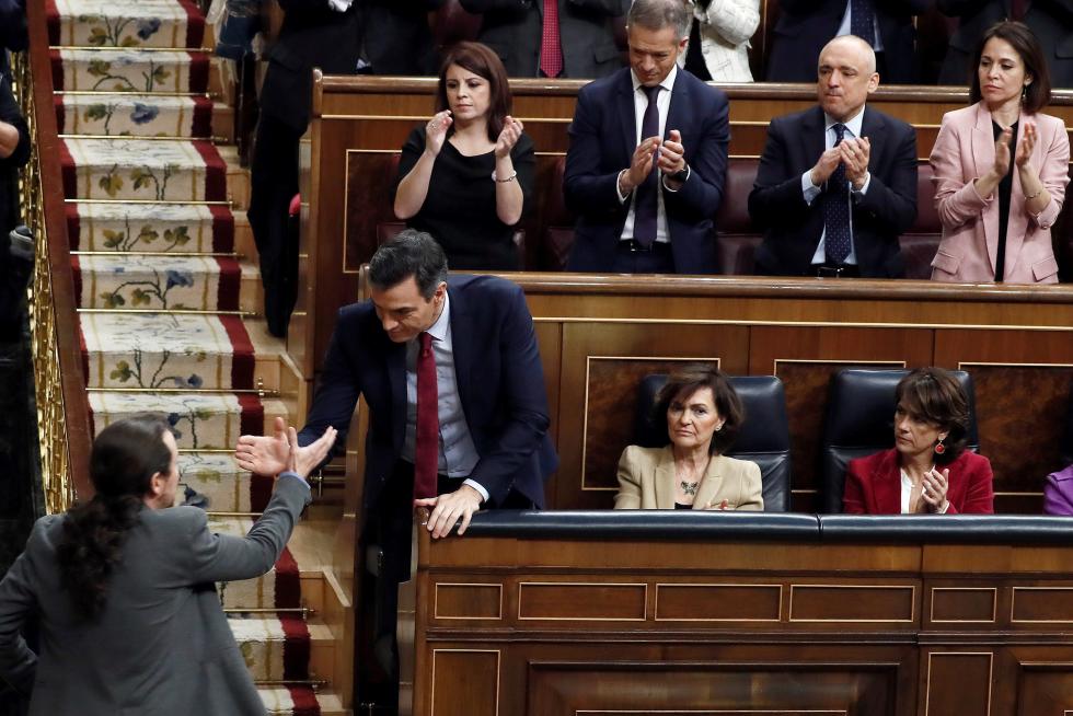Imágenes del tercer pleno de investidura de Pedro Sánchez, que se somete a una segunda votación este martes para alcanzar la presidencia del Gobierno de España.