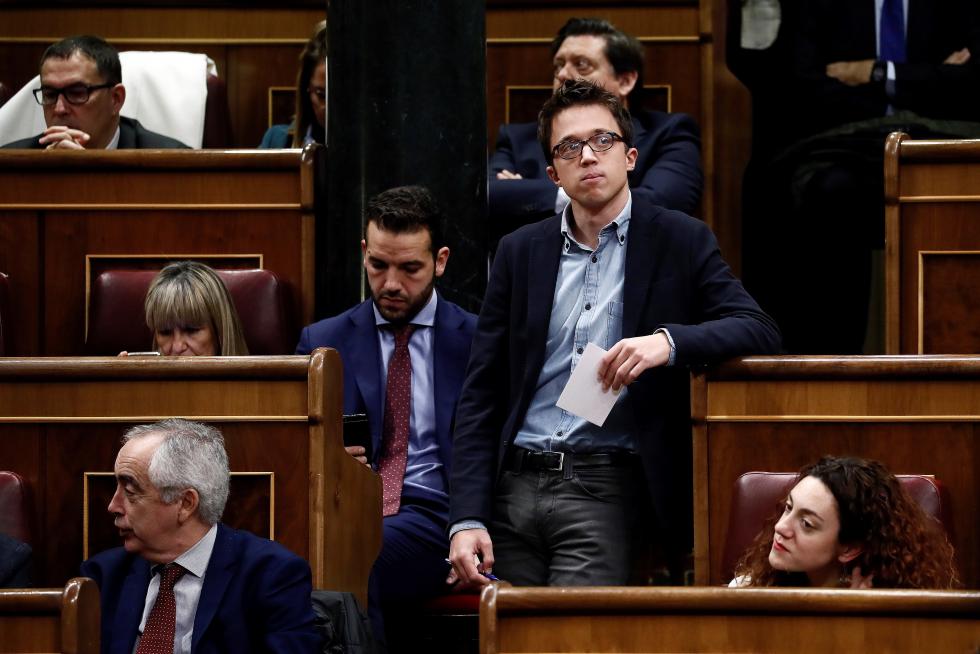 Imágenes del tercer pleno de investidura de Pedro Sánchez, que se somete a una segunda votación este martes para alcanzar la presidencia del Gobierno de España.