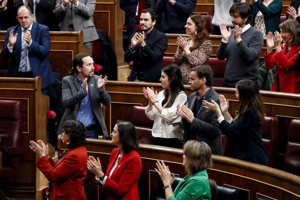Imágenes del tercer pleno de investidura de Pedro Sánchez, que se somete a una segunda votación este martes para alcanzar la presidencia del Gobierno de España.