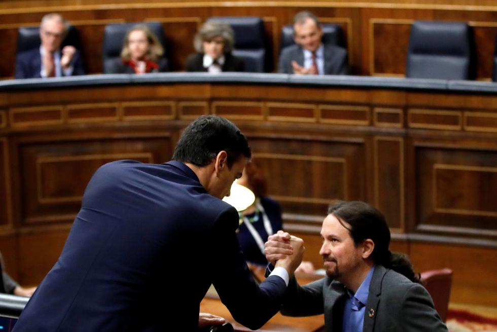 Imágenes del tercer pleno de investidura de Pedro Sánchez, que se somete a una segunda votación este martes para alcanzar la presidencia del Gobierno de España.