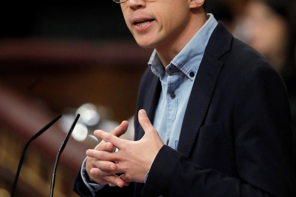 Imágenes del tercer pleno de investidura de Pedro Sánchez, que se somete a una segunda votación este martes para alcanzar la presidencia del Gobierno de España.