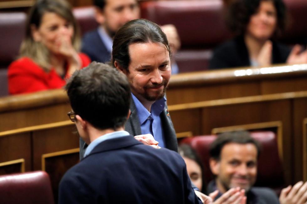 Imágenes del tercer pleno de investidura de Pedro Sánchez, que se somete a una segunda votación este martes para alcanzar la presidencia del Gobierno de España.