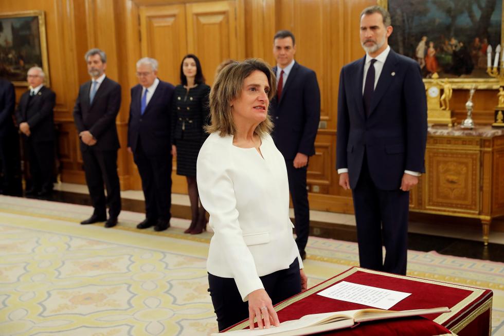 GRAF1098. MADRID, 13/01/2020.- El nuevo ministro de Justicia, Juan Carlos Campo Moreno jura su cargo durante la jura de ministros del nuevo gobierno en un acto celebrado en el Palacio de Zarzuela en Madrid este lunes 13 de enero de 2020. EFE/Emilio Naranjo POOL Jura de ministros