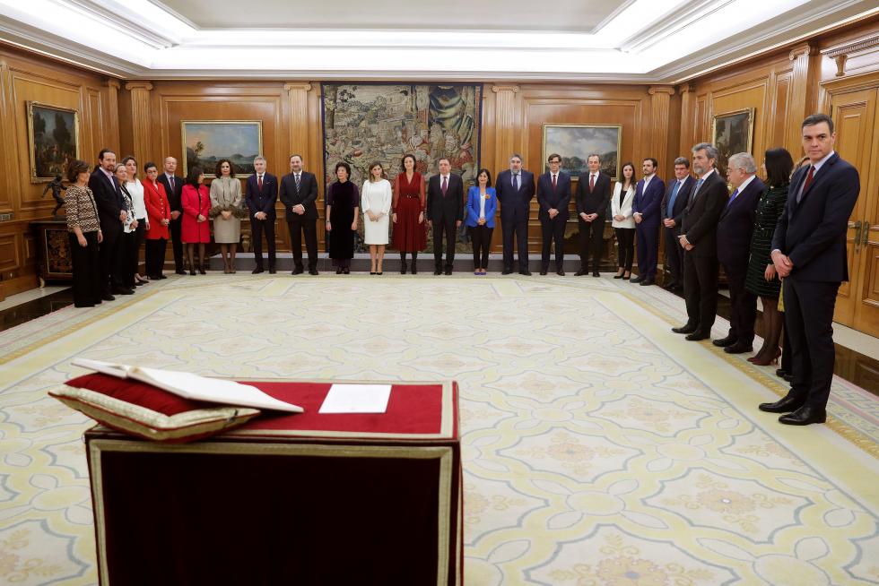 GRAF1098. MADRID, 13/01/2020.- El nuevo ministro de Justicia, Juan Carlos Campo Moreno jura su cargo durante la jura de ministros del nuevo gobierno en un acto celebrado en el Palacio de Zarzuela en Madrid este lunes 13 de enero de 2020. EFE/Emilio Naranjo POOL Jura de ministros