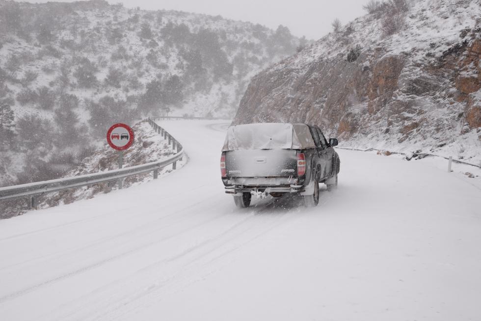 Nevadas en Cedrillas (Teruel) y carretera A-226 en el puerto de Cabigordo por la borrasca Gloria