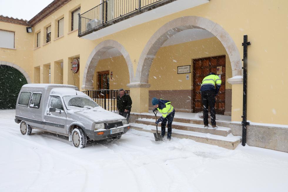 Nevadas en Cedrillas (Teruel) y carretera A-226 en el puerto de Cabigordo por la borrasca Gloria